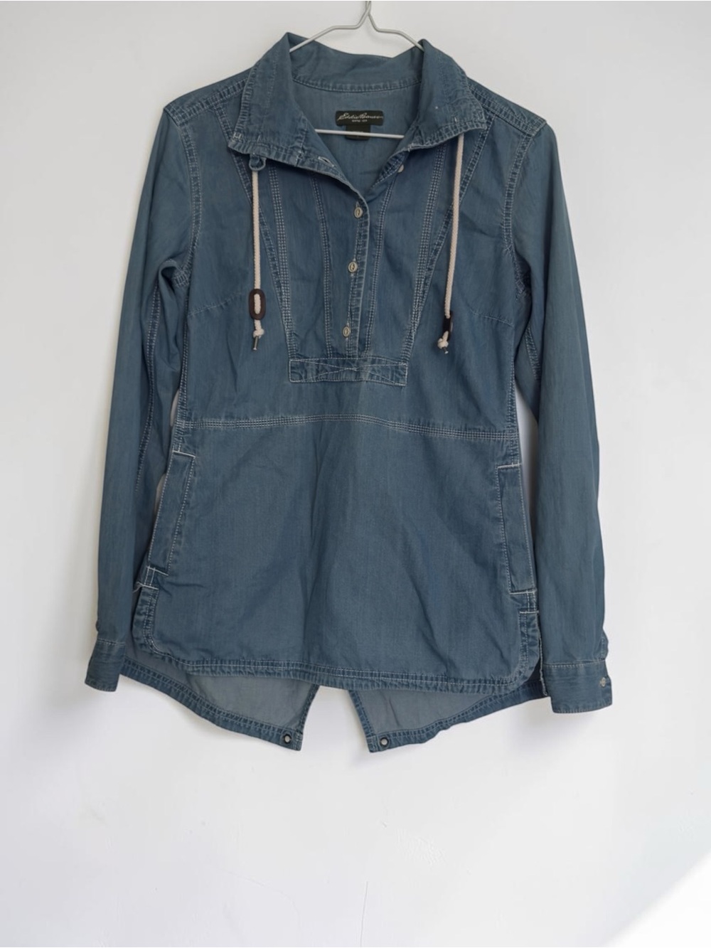 Eddie Bauer Chambray Denim Pullover Pockets Size Small